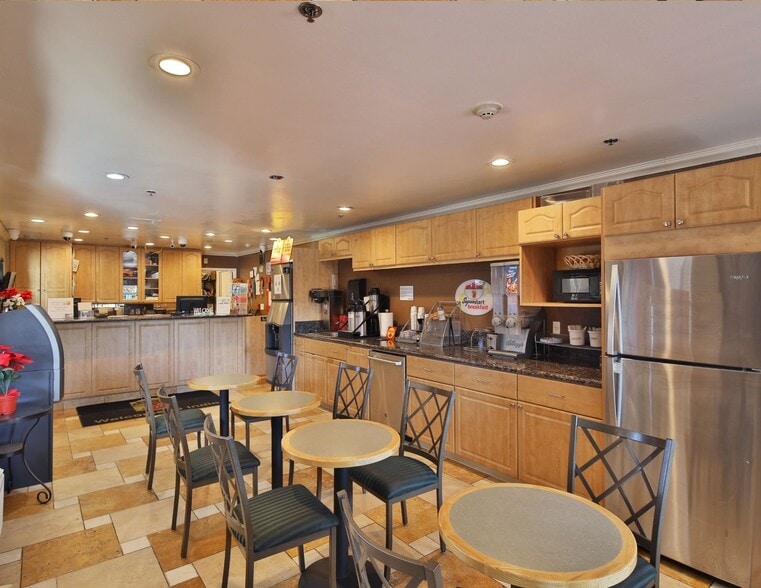 More Photos Of 81753 111 Hwy, Indio Hotel For Sale