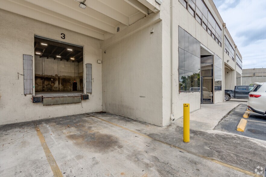 More Photos Of 2100-2142 NW 99th Ave, Doral Unknown For Lease