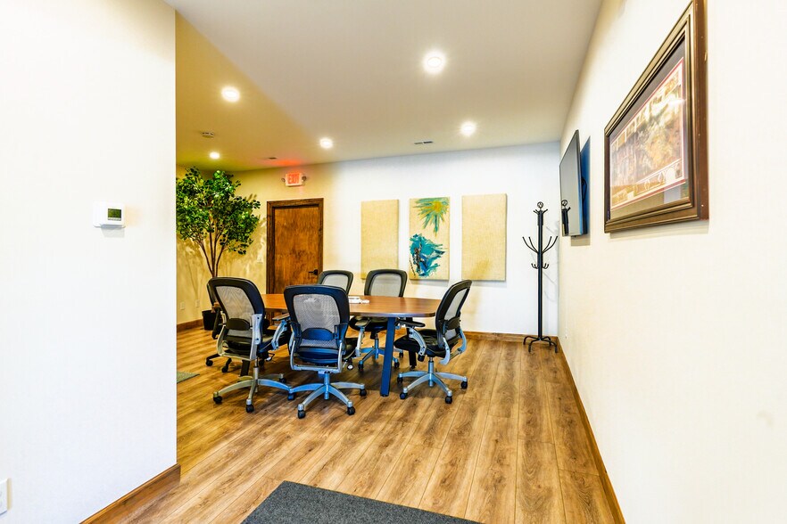 More Photos Of 430 Commerce Ln, West Berlin Showroom For Sale