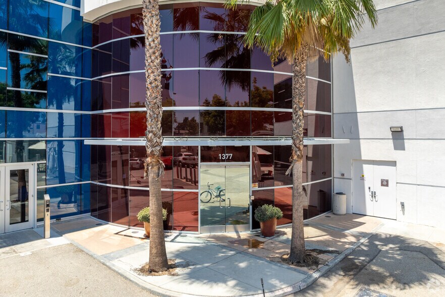 More Photos Of 1350 N Western Ave, Los Angeles Loft Creative Space For Lease