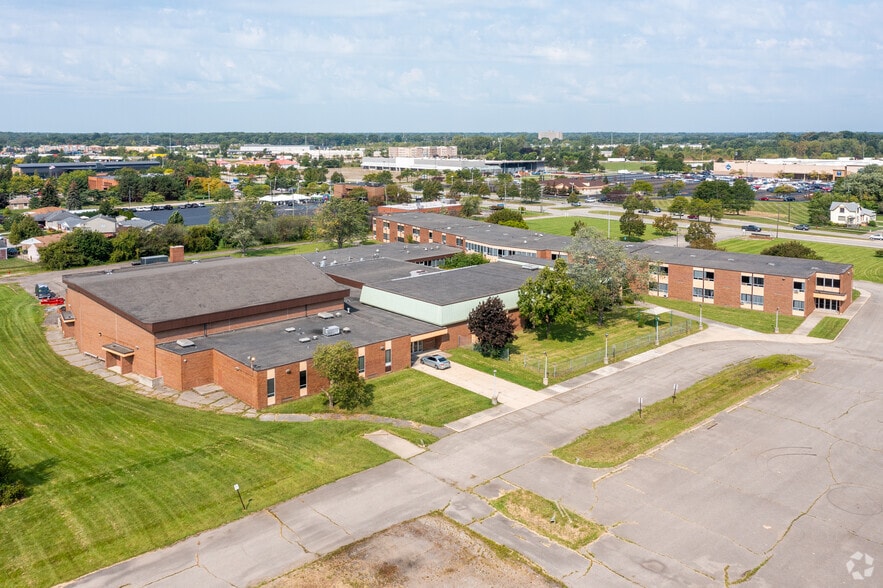 More Photos Of 15601 Northline Rd, Southgate Schools For Sale