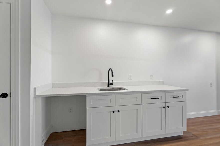 More Photos Of 44 Williams Ave, Mystic General Retail For Sale