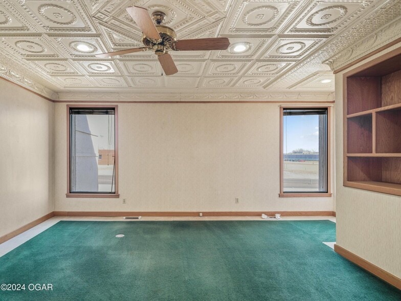 More Photos Of 1801 N Osage Blvd, Nevada Specialty For Sale