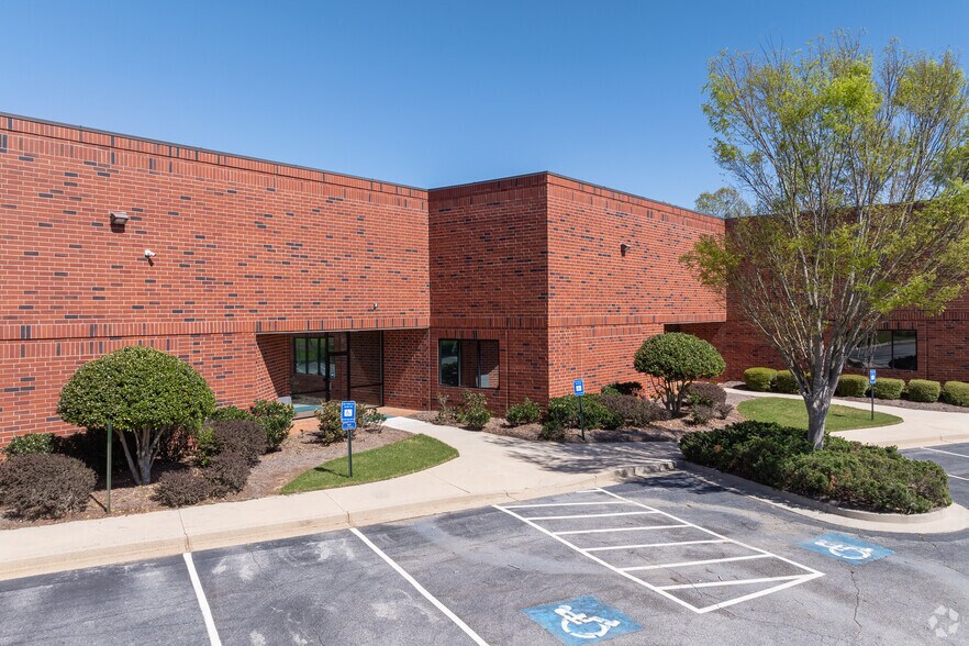 Primary Photo Of 2192 Eastview Pkwy, Conyers Warehouse For Lease