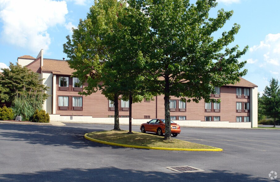 More Photos Of 340 Oyler Ave, Oak Hill Hotel For Lease