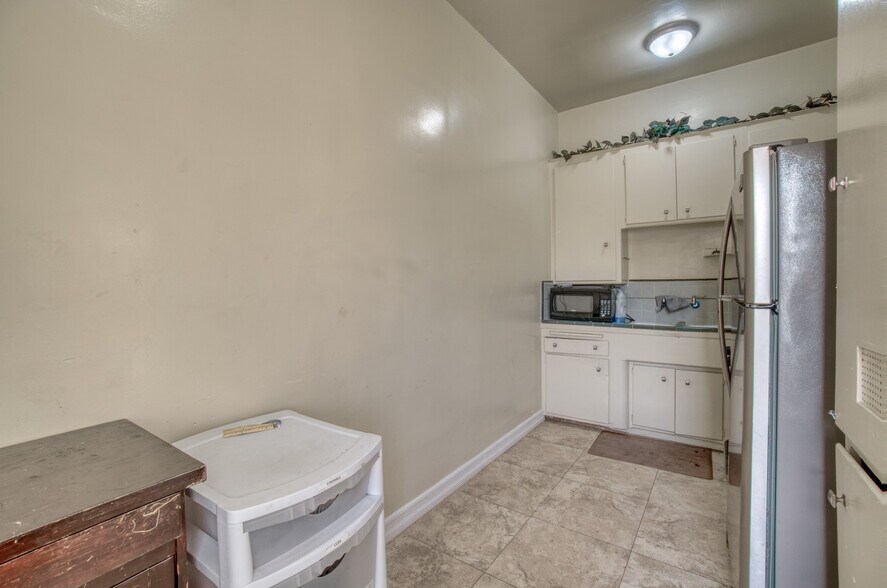 More Photos Of 11123 S Western Ave, Los Angeles Religious Facility For Sale