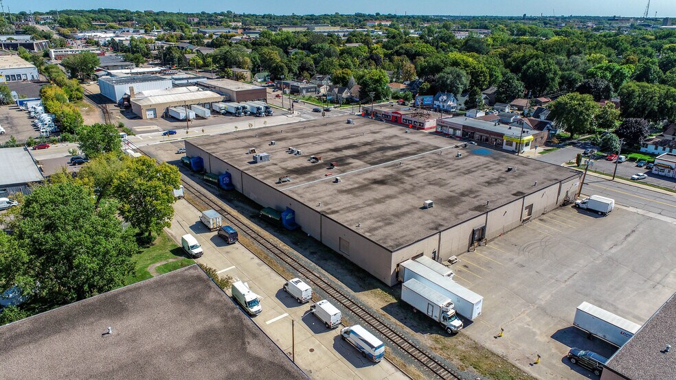 More Photos Of 2323-2409 E Hennepin Ave, Minneapolis Warehouse For Sale