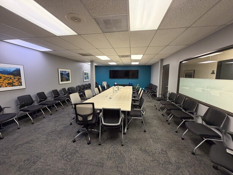 More Photos Of 7180 SW Fir Loop, Tigard Office For Sale