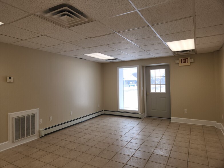 More Photos Of 188 Lake St, Liberty Freestanding For Lease