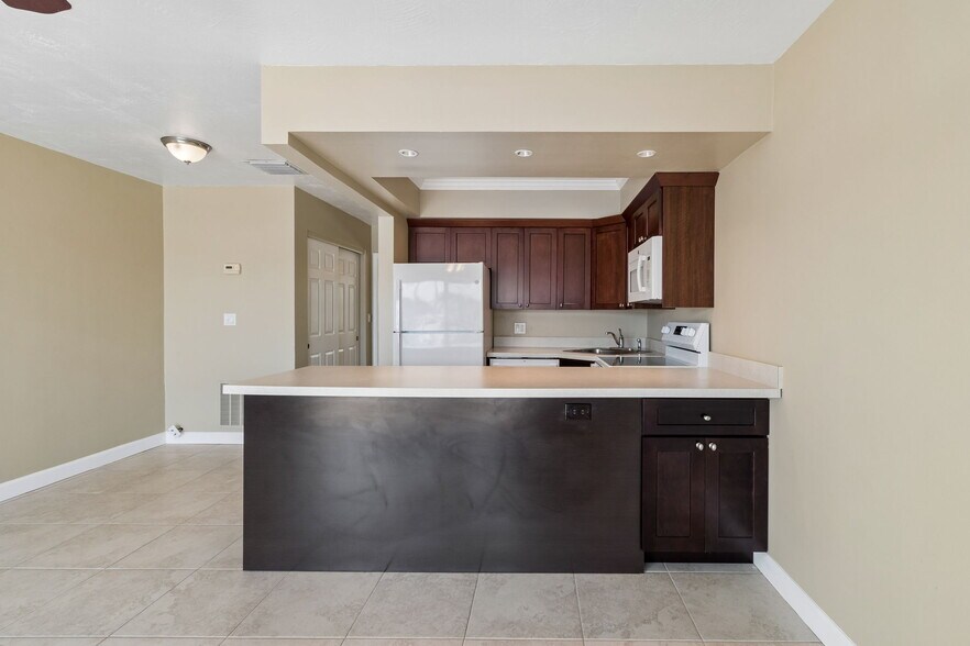 More Photos Of 2307 Bay Blvd, Indian Rocks Beach Apartments For Sale