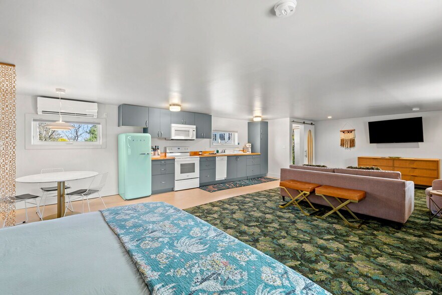 More Photos Of 741 Ocean Blvd, Rye Hotel For Sale