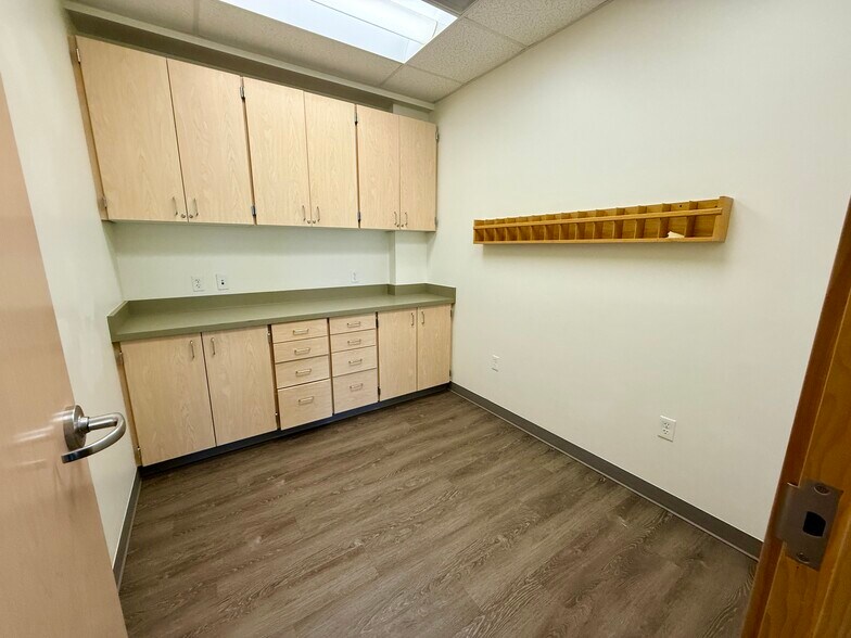 More Photos Of 2239 NE Doctors Dr, Bend Medical For Lease