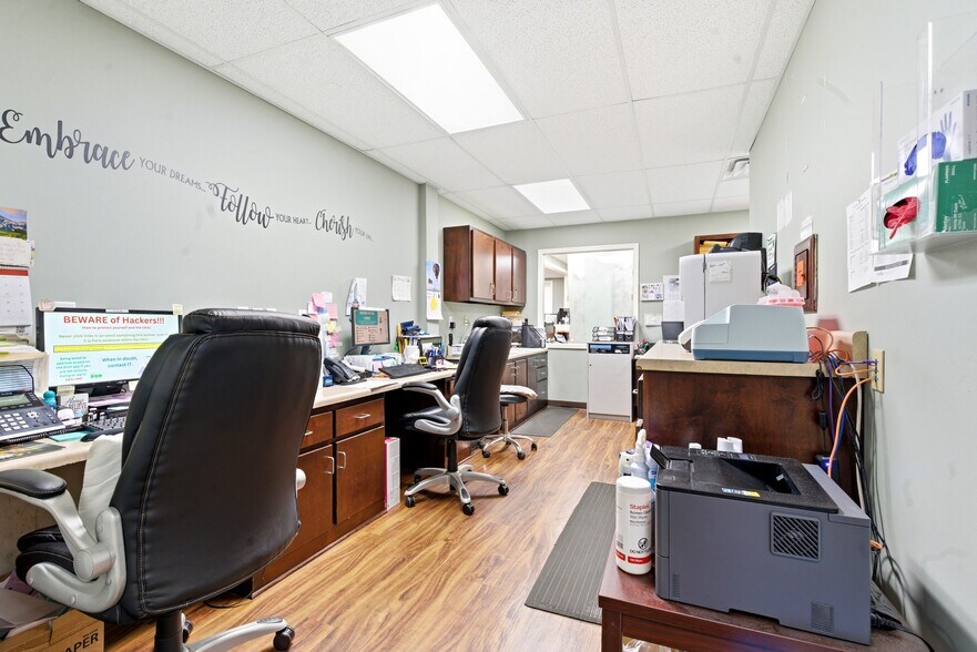 More Photos Of 622 W Market St, Bolivar Medical For Sale