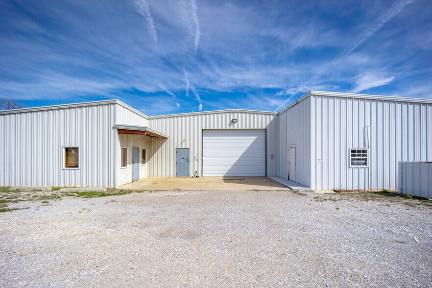 More Photos Of 6121 Highway 177, Shawnee Warehouse For Lease