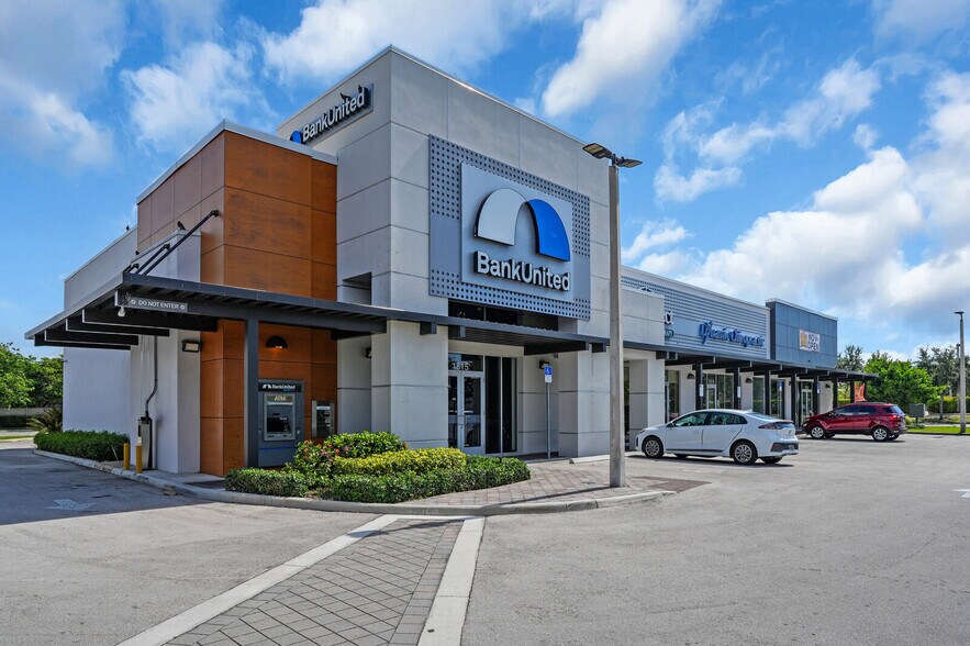 More Photos Of 1815-1823 E Commercial Blvd, Fort Lauderdale Storefront For Sale