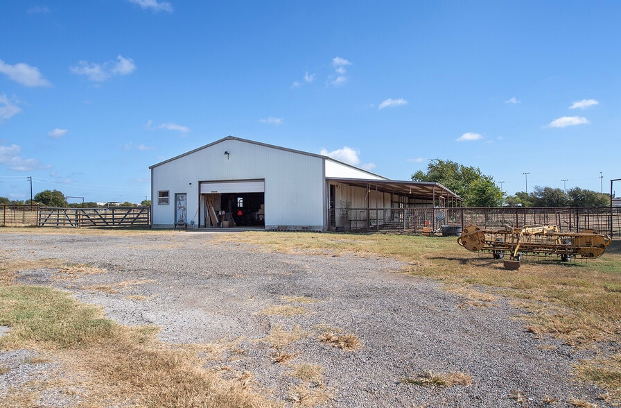 More Photos Of 1833 County Road 305, Jarrell Land For Sale