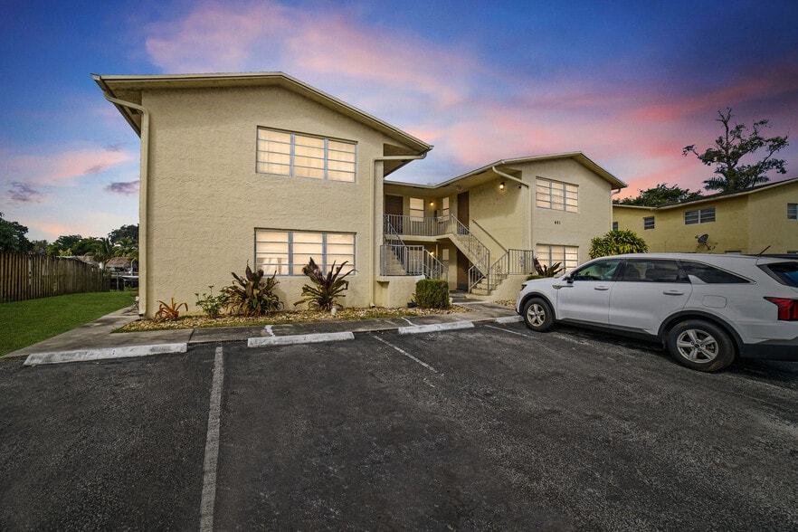 More Photos Of 461 Sunshine Dr, Coconut Creek Apartments For Sale