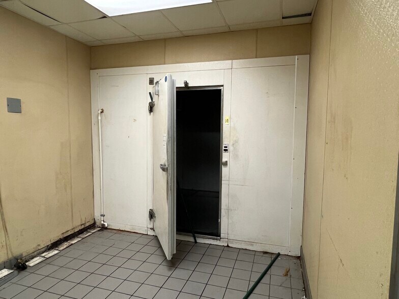 More Photos Of 798 W Us Highway 60, Monett Storefront For Sale