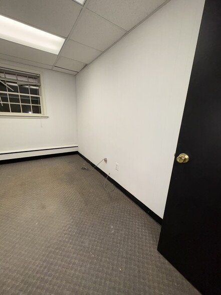 More Photos Of 141 Main St, South River Office For Sale