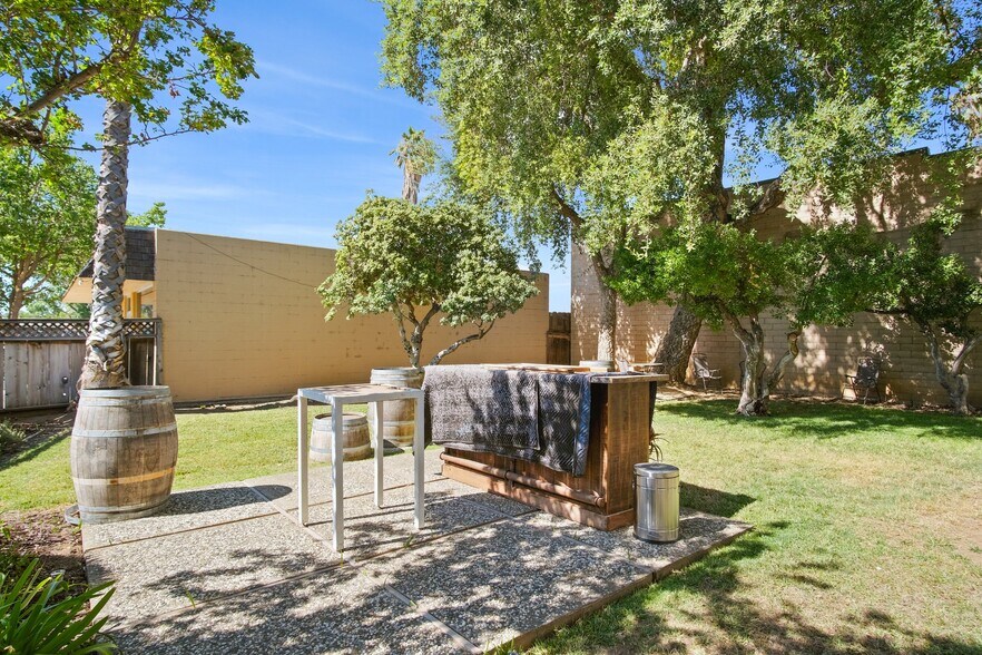 More Photos Of 355 W Las Palmas Ave, Patterson Office Residential For Sale