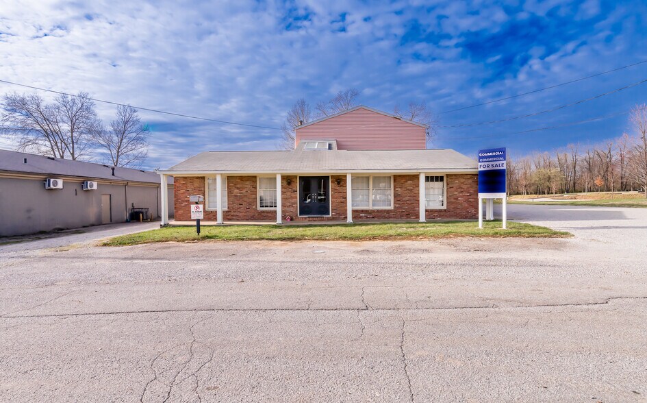 More Photos Of 8101 Warwick Ave, Louisville Office For Sale