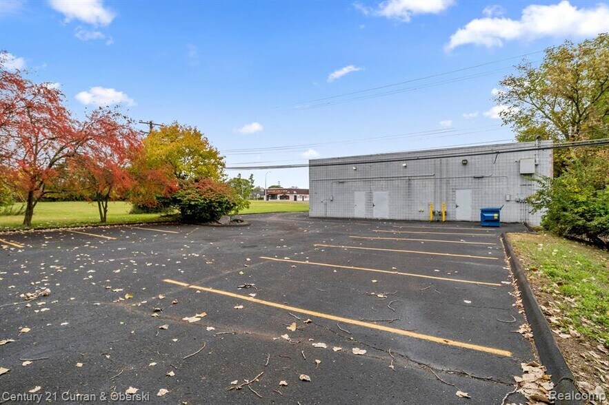 More Photos Of 27500-27520 Joy Rd, Livonia Freestanding For Lease