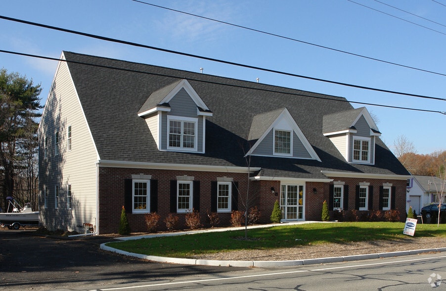 More Photos Of 2374 Diamond Hill Rd, Cumberland Office For Lease
