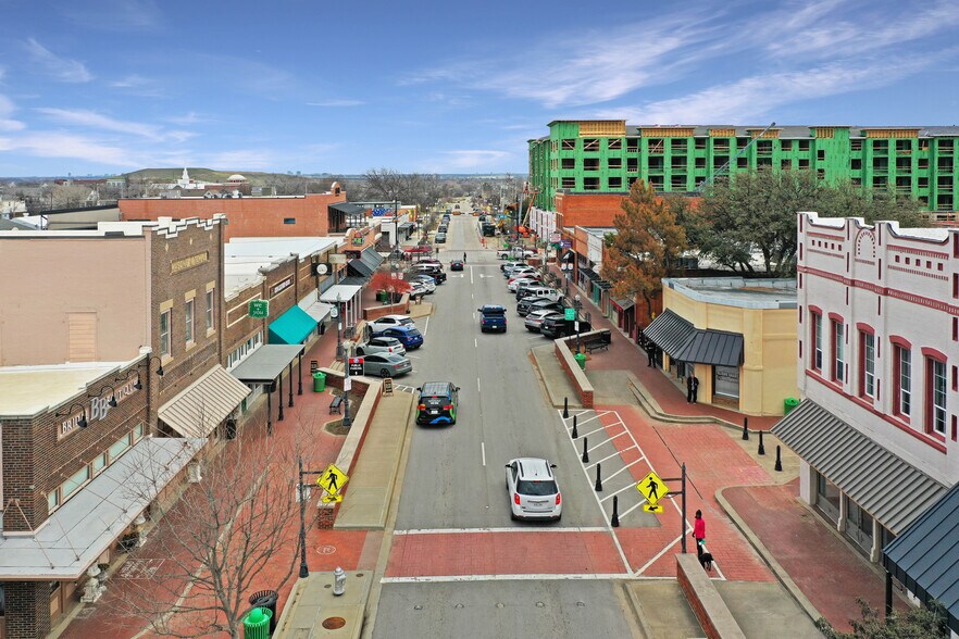 More Photos Of 150 W Main St, Lewisville Bar For Lease