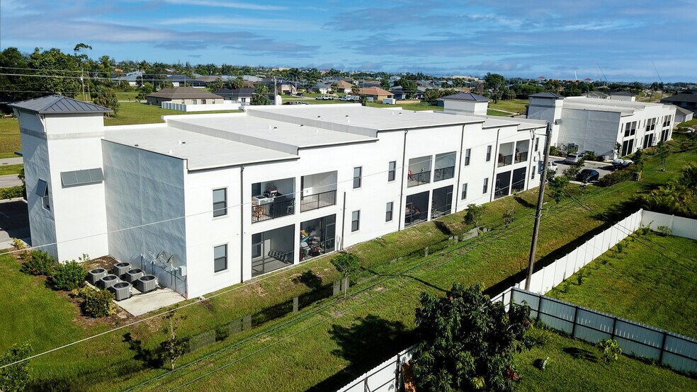 More Photos Of 907 Skyline Blvd, Cape Coral Apartments For Sale