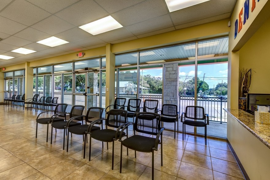 More Photos Of 909 S Tyler St, Dallas Medical For Sale