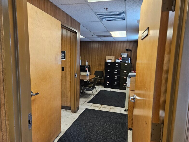 More Photos Of 68 Harrison St, Gloversville Distribution For Sale