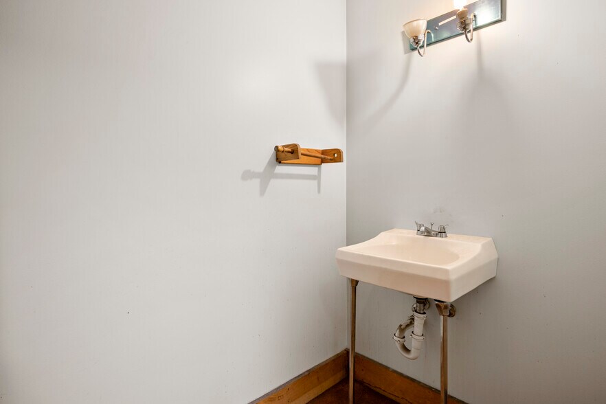 More Photos Of 403-409 N Pearl St, Albany Warehouse For Sale