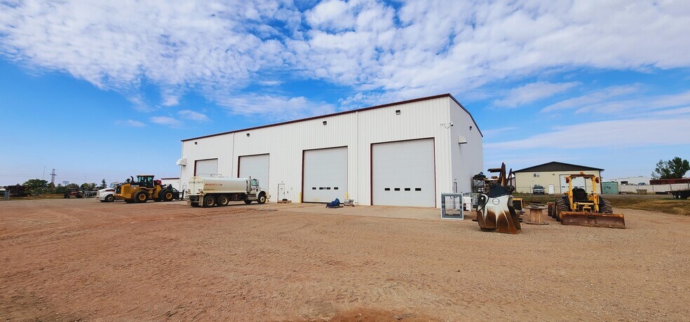 More Photos Of 860 35th Ave E, Dickinson Warehouse For Sale