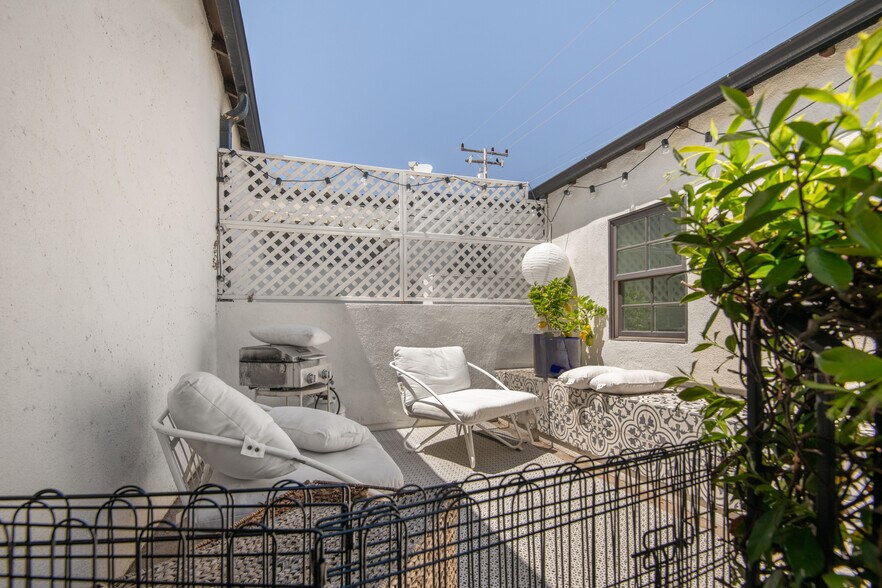 More Photos Of 921-925 16th St, Santa Monica Apartments For Sale
