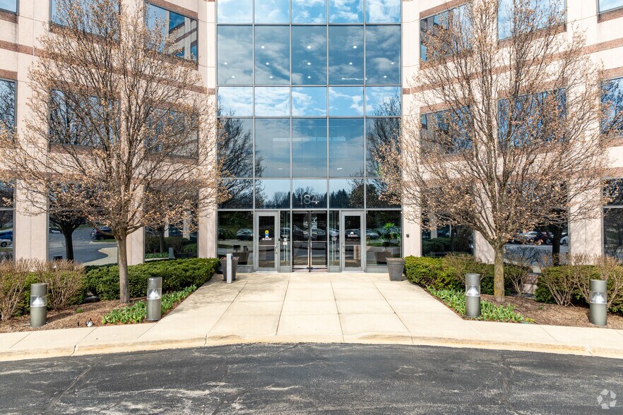 More Photos Of 184 Shuman Blvd, Naperville Office For Lease