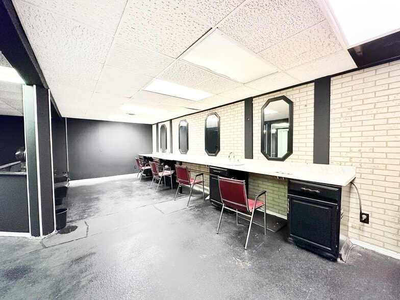 More Photos Of 1277 Hicks Blvd, Fairfield Freestanding For Lease