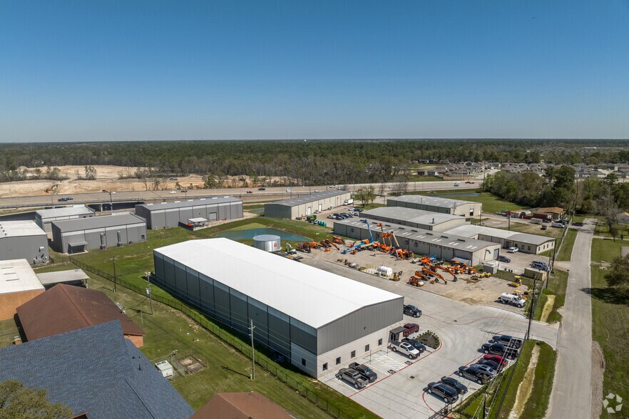 More Photos Of 1711 Meyer Rd, Houston Manufacturing For Lease