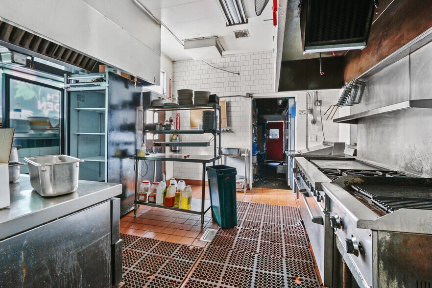 More Photos Of 1923 E Broadway, Long Beach Restaurant For Lease