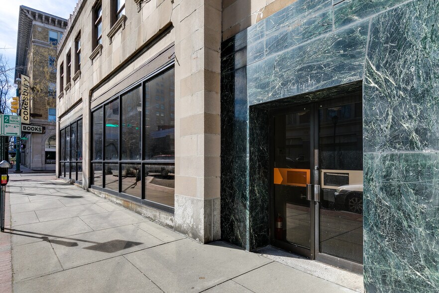 More Photos Of 424 E Grace St, Richmond Bank For Lease