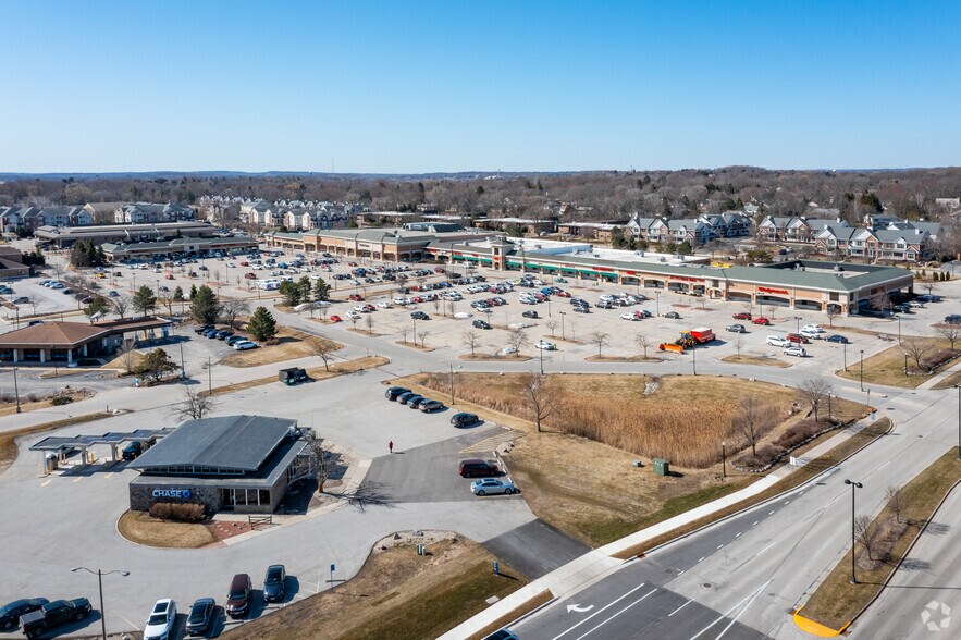 More Photos Of 2205 N Calhoun Rd, Brookfield Unknown For Lease