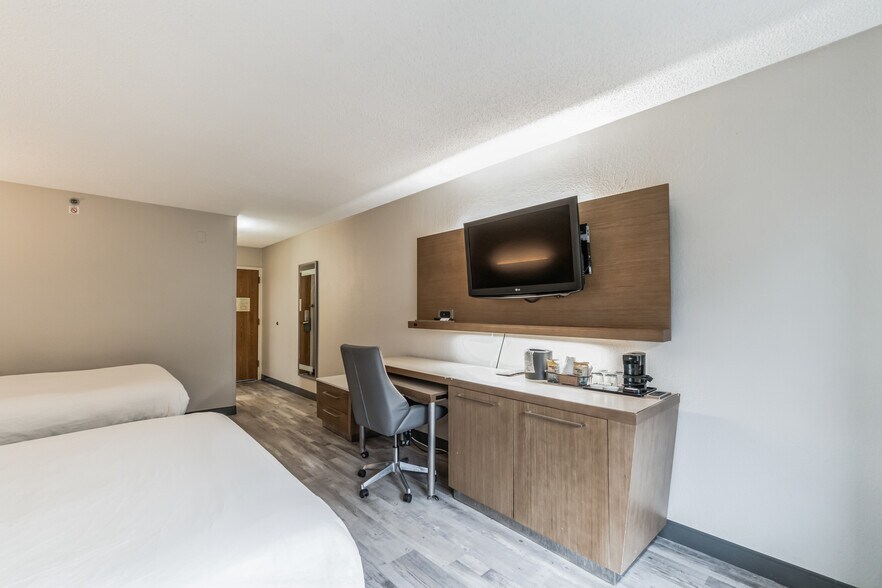 More Photos Of 1917 Coliseum Dr, Hampton Hotel For Sale
