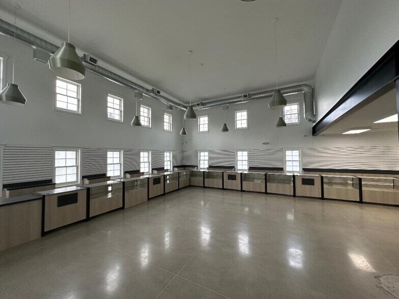 More Photos Of 280 Lapeer Rd, Oxford General Retail For Sale