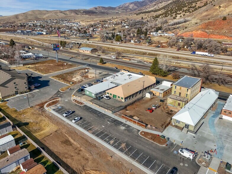 More Photos Of 211 Commercial st, Morgan Storefront Retail Office For Lease