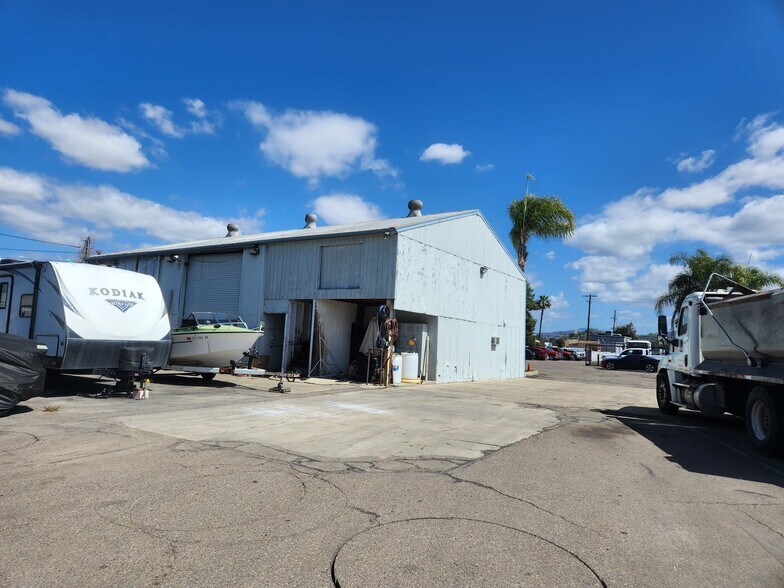 More Photos Of 1370 Pioneer Way, El Cajon Warehouse For Lease