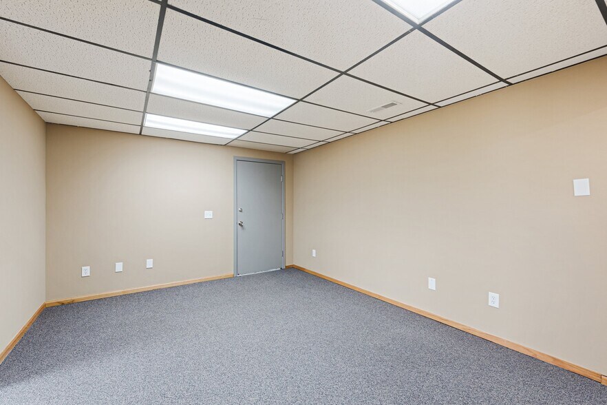 More Photos Of 6957 NW Highway 10, Anoka Office For Lease