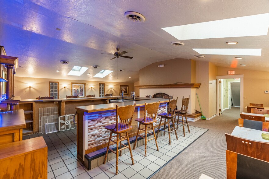 More Photos Of 4905 W Tuscarawas St, Canton Restaurant For Lease