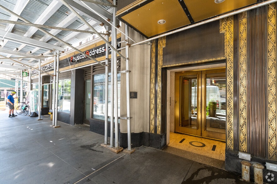 More Photos Of 101 Wall St, New York Apartments For Lease