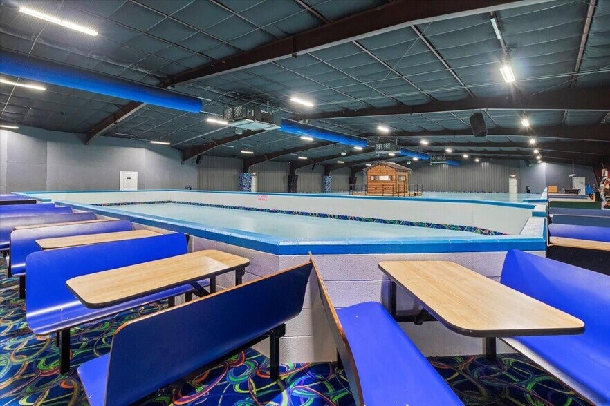 More Photos Of 1649 W US Highway 160, West Plains Skating Rink For Sale
