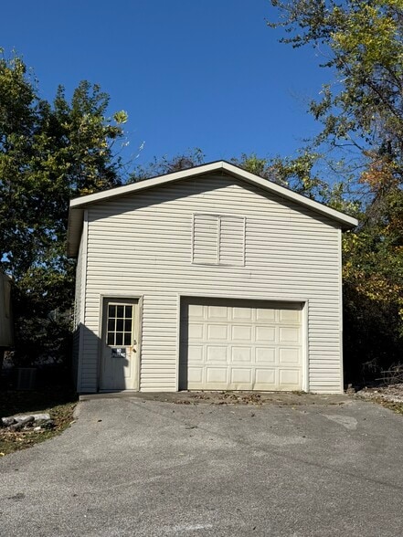 More Photos Of 1016 W Country Club Dr, Bloomington Multifamily For Sale