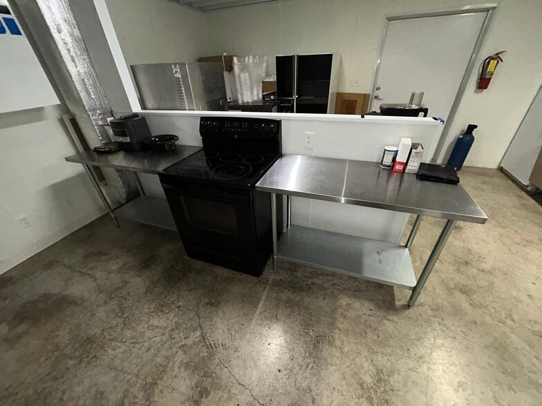 More Photos Of 1002 Cross st, Robinson Restaurant For Sale